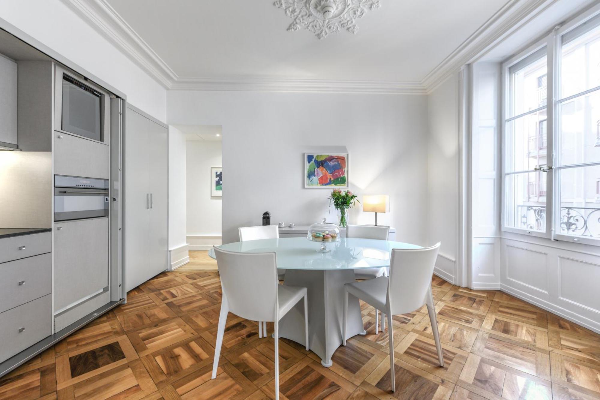Three-Bedroom Apartment Air-Conditioned 150sqm