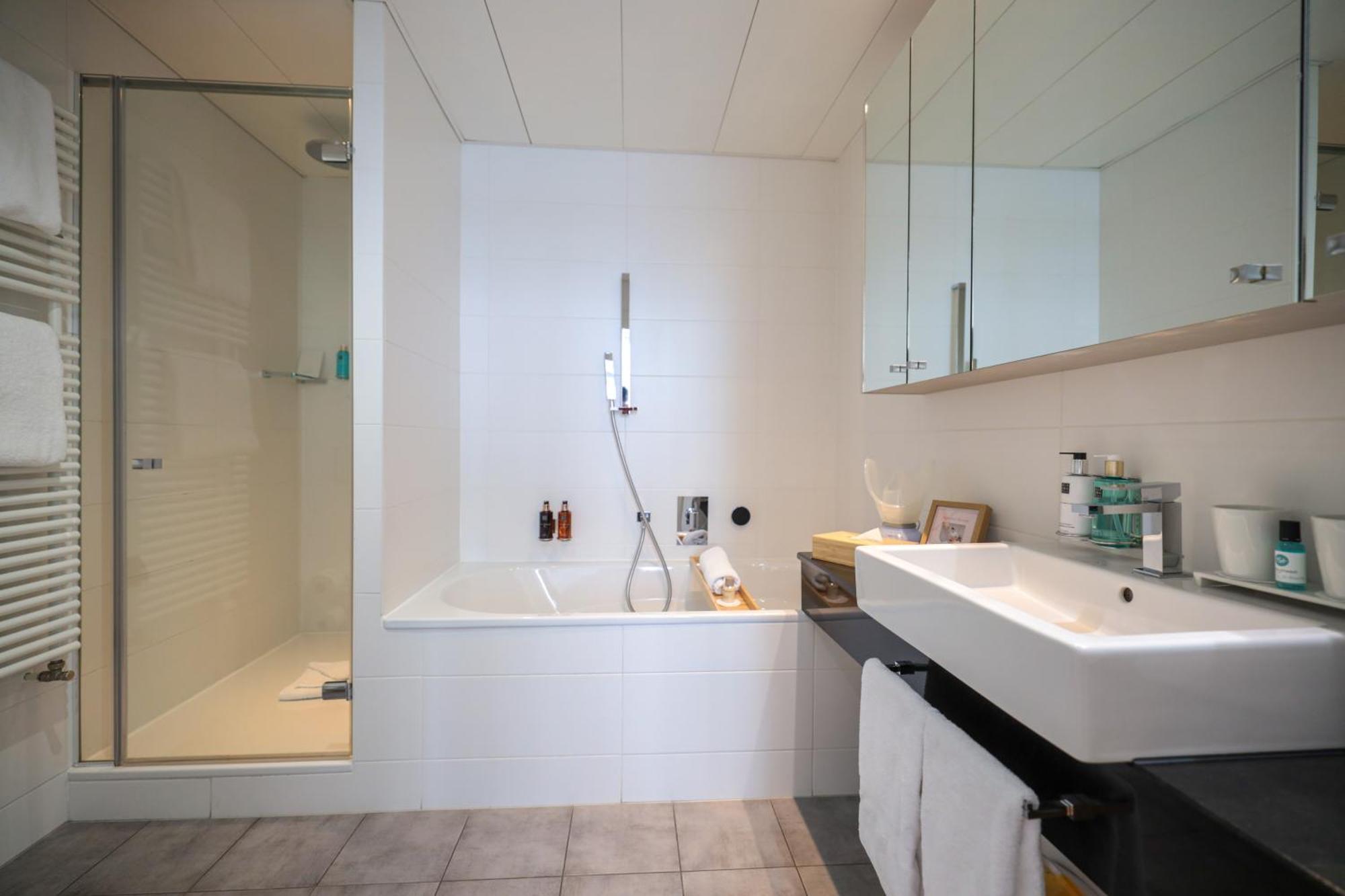 Deluxe One-Bedroom Apartment Air-conditioned 60 sqm