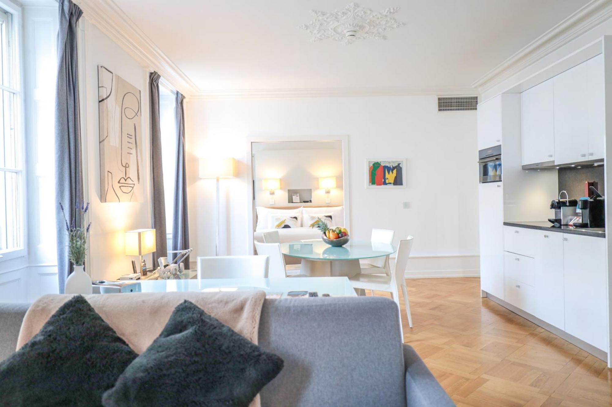 Deluxe One-Bedroom Apartment Air-conditioned 60 sqm