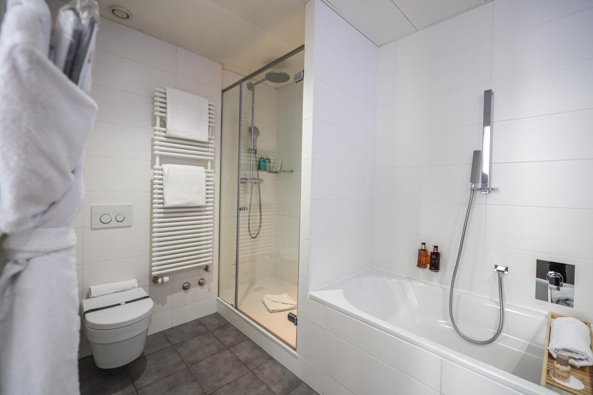 Deluxe One-Bedroom Apartment Air-conditioned 60 sqm